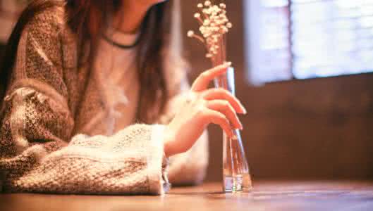 你的柔情洒满我的心扉 一指柔情，轻触想念的心扉【情感美文】