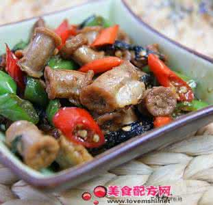 紫苏炒粉肠 下酒菜-香辣紫苏粉肠的做法