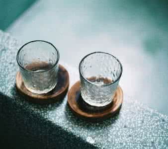 两杯不同的水道理 两杯不同的水