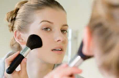 不同脸型腮红画法图片 教你让脸变小的腮红画法