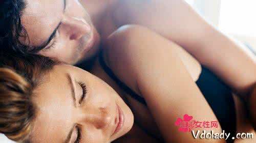 4招让女人荣登性高潮顶峰：习惯抚摸自己