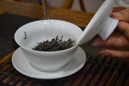 普洱茶冲泡技巧 普洱茶怎么冲泡 普洱茶冲泡方法和品饮技巧