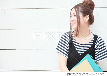 大学生【让女人受用一生的六十本书】