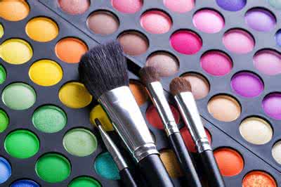 色彩搭配师的工资收入 彩妆的色彩搭配