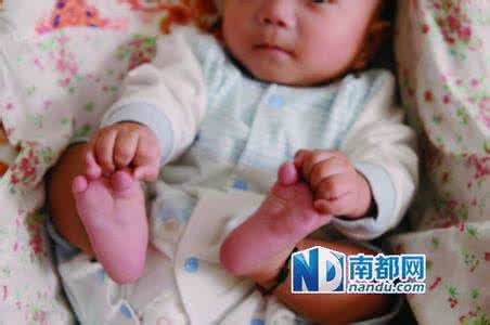 收养64名弃婴 未婚夫妻假弃婴再收养 不料婴儿在医院内死亡