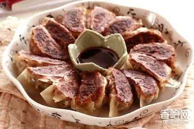 煎饺怎么煎才酥脆好吃 霉干菜腩肉煎饺——酥脆满口香