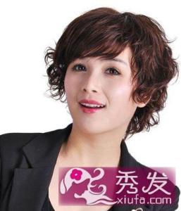 中年女性短发烫发发型 头发少而短的中年女性烫什么发型好看