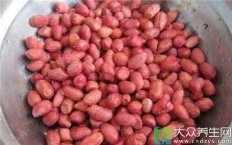 小女孩丰胸秘籍 小编推荐:花生米是丰胸秘籍