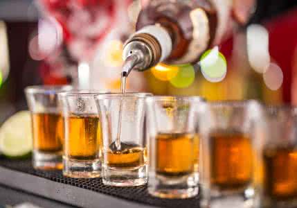 酒吧调酒师 酒吧调酒喝酒品酒赏酒的学问