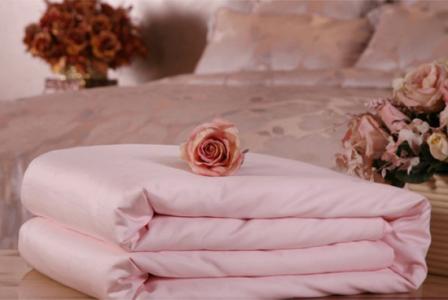 蚕丝被鉴别方法 蚕丝被保养 蚕丝被保养技巧与鉴别方法分享