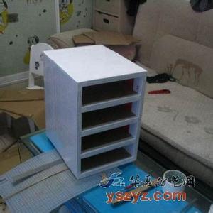 纸箱胶带封箱机 用黑白格子胶带和废弃纸箱做的桌面收纳柜
