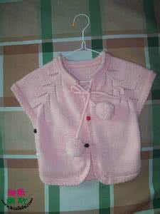 婴儿小背心的织法视频 这件小背心有人知道中间的织法吗？