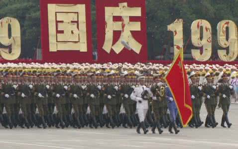 国庆60周年阅兵式 60国庆 新中国六十周年国庆阅兵式上的各种新武器、新装备，展示了我国人民军队的高科技成果．其中的某型号的两栖步