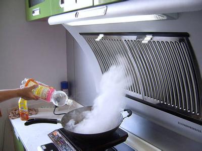 如何去除油烟机油渍 从里到外去除油渍，油烟机清洁五大步