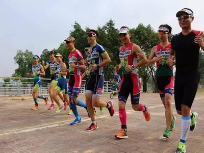 24小时跑步马拉松 每天站3小时等于一年跑10个马拉松:那么在日常生活中,我们还可以进行哪些微运动呢?