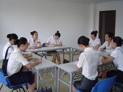 如何在面试中脱颖而出 无领导小组面试 如何在无领导小组面试中脱颖而出? 无领导小组面试