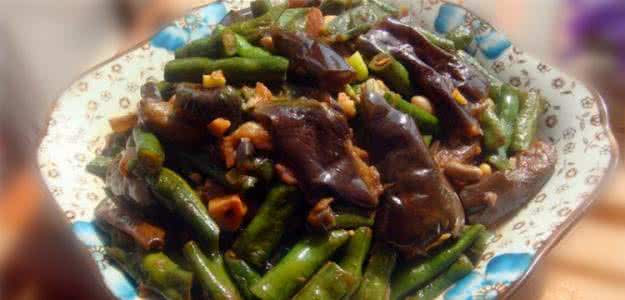 豆角烧茄子的做法 农家豆角烧茄子——深秋季节吃炖菜