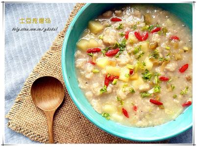 土豆疙瘩汤 土豆疙瘩汤——美味的农家饭