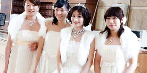 冬天穿伴娘服冷怎么办 冬季伴娘怎么穿?