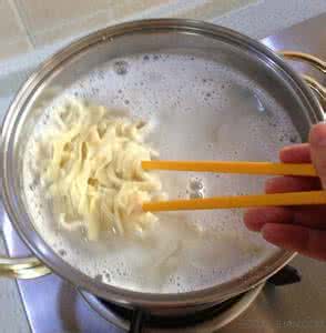 怎么煮面不会糊 煮面的小窍门
