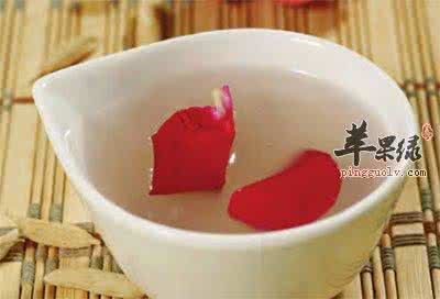 养阴润肺 麦冬玫瑰羹：养阴润肺，清心除烦，益胃生津