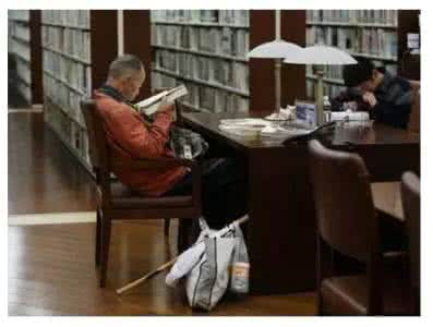 杭州图书馆允许拾荒者 那个去图书馆看书要先洗手的“拾荒老汉”走了，遗产却震惊了世人