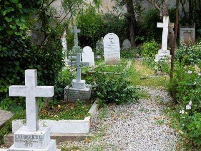 做梦梦见坟墓 做梦梦见坟墓 梦见很多坟墓