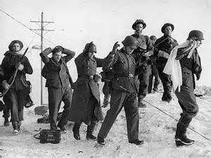 柏林战役德军大败苏军 被俘德军 10万德军对30万苏军,此人一个小花招,18万苏军就被俘