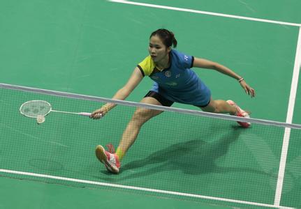 羽毛球中场击球技术 羽毛球技术 打羽毛球时应该怎么击球