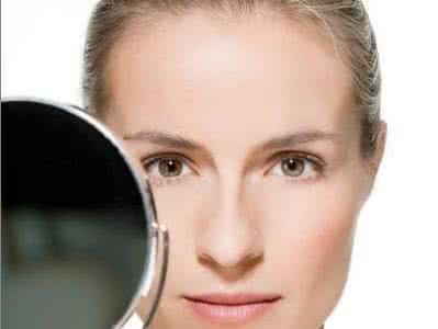 如何消除眼部皱纹 如何去除眼部皱纹 轻松消除眼部皱纹