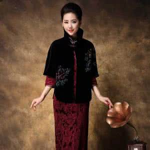 朱丹晒长发披肩照 高雅披肩