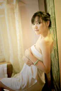 物质越丰富精神越空虚 单身女白领回到家 单身女白领 丰富着空虚着