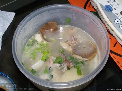 猪骨头汤怎么熬最好喝 教你怎么熬骨头汤