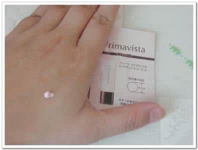 妆前乳和乳液的区别 妆前乳和乳液的区别 乳液和妆前乳怎么使用,教你先用哪个好