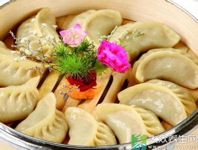 牛肉馅蒸饺的做法 做蒸饺须烫面,牛肉馅不柴不腥还鲜嫩秘招在这里!让你吃了还想吃