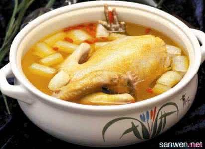 椰子煲鸡汤放什么材料 煲鸡汤里面放什么？