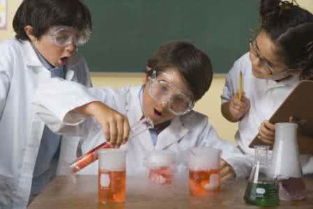 小学生观察能力的培养 在化学实验教学中培养学生的观察能力
