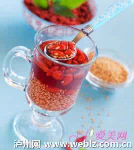 枸杞子泡水喝的功效 枸杞子泡水喝的功效 6大功效让你延年益寿