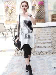 长款短袖搭配什么裤子 长款下摆短袖T恤搭配什么裤子好看