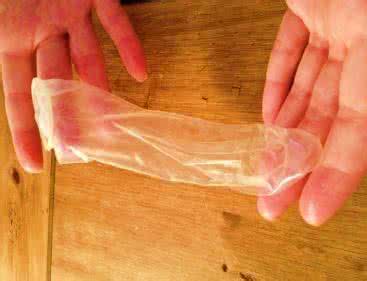 男士真人戴避孕套照片 戴避孕套性交一定能避孕吗：避孕套的神奇效果