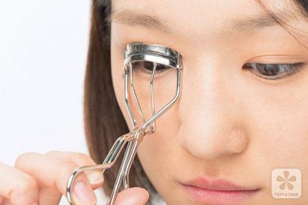 看我迷人大眼 想要迷人大眼了解睫毛夹哪种好