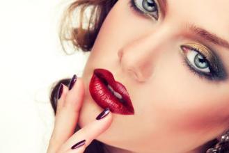百变女郎李雪婷 三款唇妆打造百变女郎