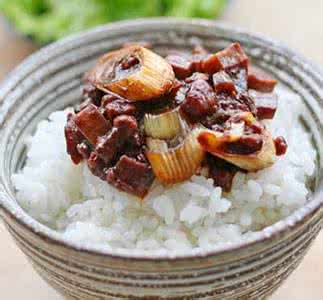 炸酱拌饭 杏鲍菇京葱炸酱拌饭的做法,