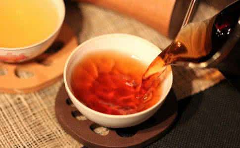 普洱茶的减肥功效 普洱茶的减肥功效 喝普洱茶究竟能不能减肥？