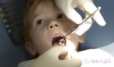 乳牙保存 家长记住孩子乳牙掉后不要丢，保存起来可救命！没那么做的人都后悔了