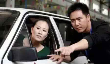 驾校教练车换挡 驾校教练那些错误教法 换挡只看速度太毁车 腾讯汽车微博