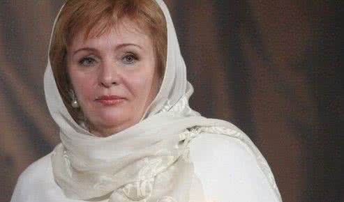 普京前妻柳德米拉再婚 普京与前妻柳德米拉的爱情:夫人曾是个万人迷