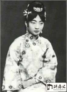 川岛芳子和婉容的合照 东洋魔女金蝉脱壳:川岛芳子偷运婉容皇后
