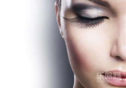 眼部神经损伤 种睫毛的坏处 引起眼部神经损伤