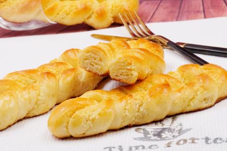 黄油椰蓉面包的做法 椰蓉面包条的做法